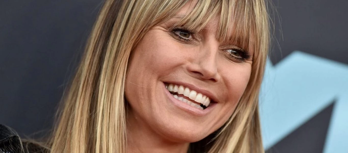 Η Heidi Klum βάζει «φωτιά» στο Μεξικό: Ποζάρει με μικροσκοπικό μπικίνι σε πισίνα (φωτο)